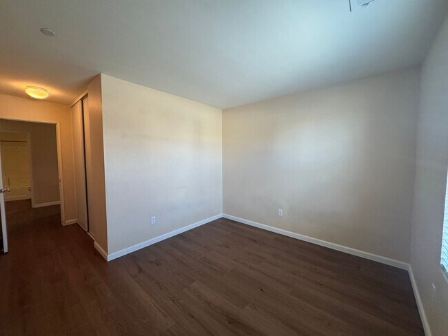 Building Photo - Eco-Friendly Home in Victorville