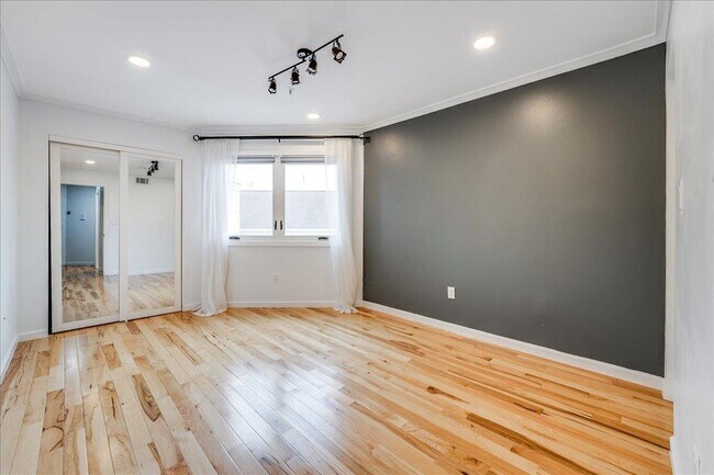 Building Photo - 416 63rd St