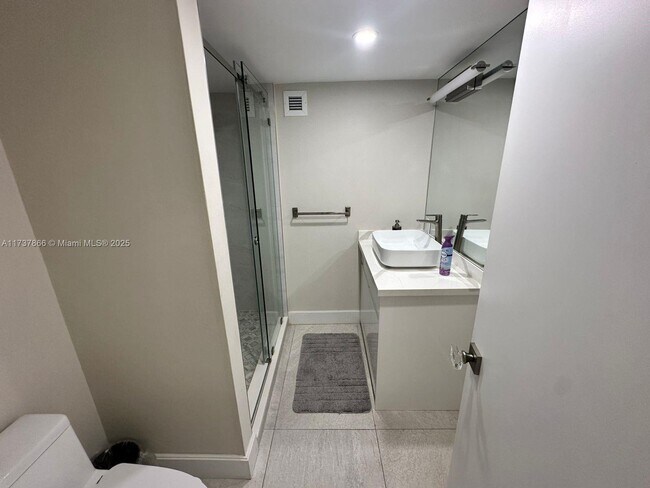 Building Photo - 2751 S Ocean Dr