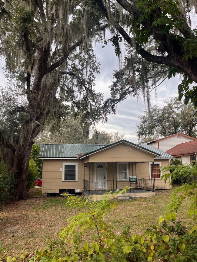 Building Photo - 1101 N Burton St