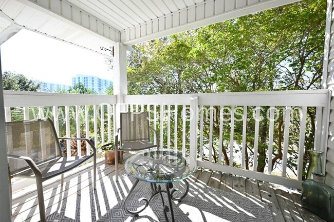 Building Photo - Charming 1-Bedroom Condo in Prime Destin Location