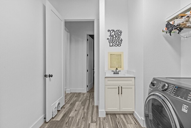 Building Photo - 2859 SE 1415
