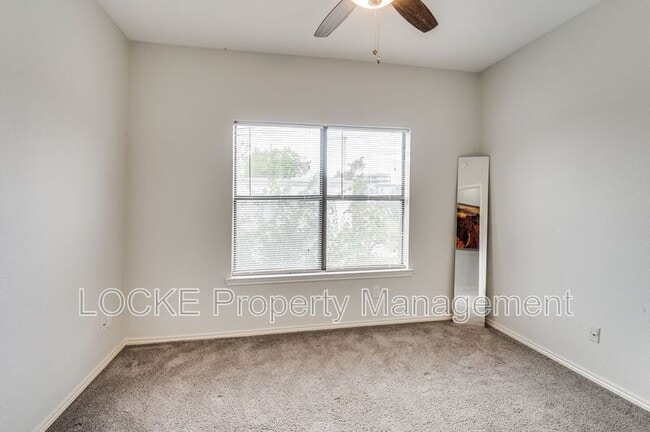 Building Photo - 2728 Reagan St