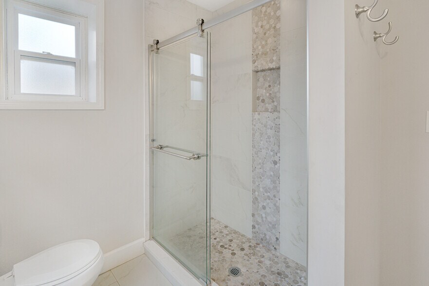 Building Photo - 8729 Bridgeport Ave