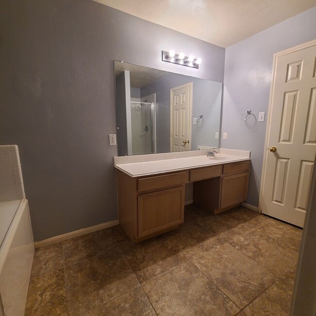 Building Photo - 16786 N Blue Jay Dr