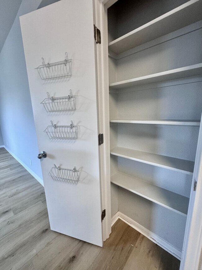 Building Photo - Cedar Park Condo  Freshly Updated