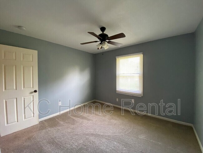 Building Photo - 1384 N Ridge Pkwy