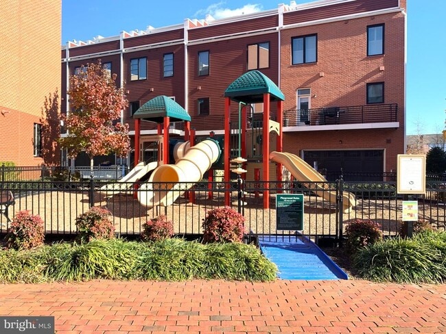 Building Photo - 2107 Main Line Blvd