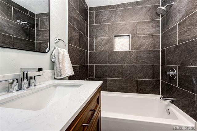 Building Photo - 2832 S Acoma St