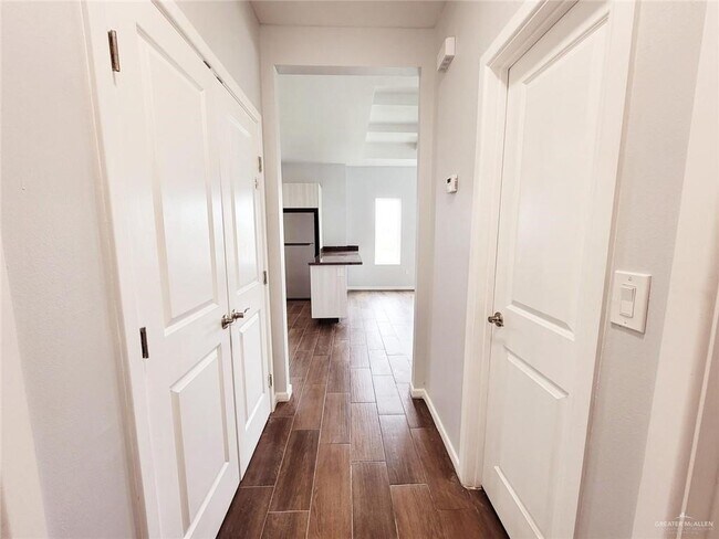 Building Photo - 16 Fuerte Ave