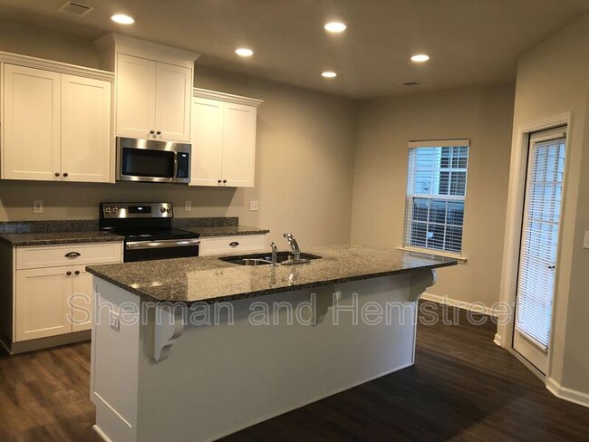 Building Photo - 760 Tarvin Cir