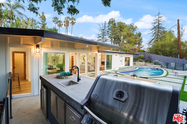 Building Photo - 4670 Brewster Dr