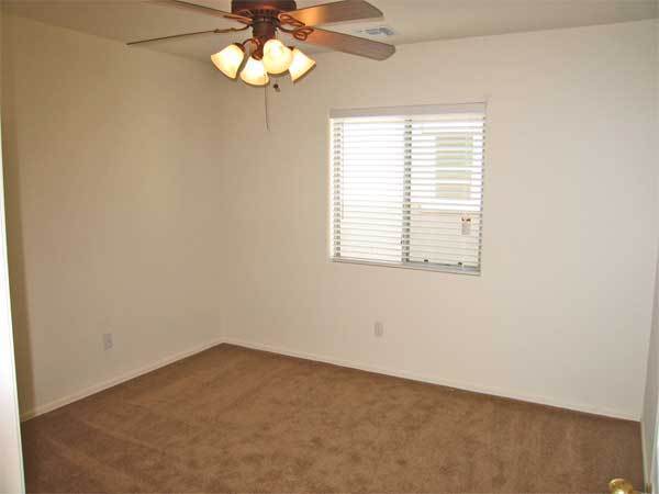 Building Photo - RATE REDUCED!!! GREAT 3BED, 2.5 BATH HOME ...