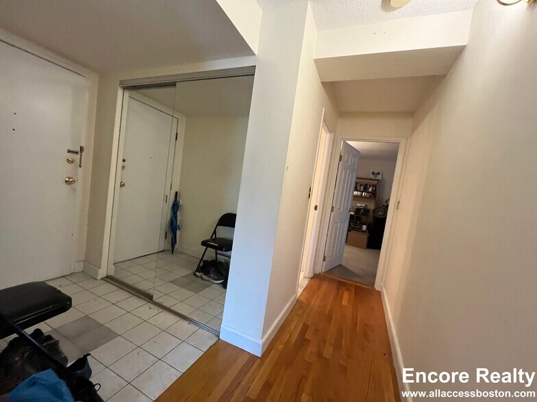 Building Photo - 1244 Beacon St