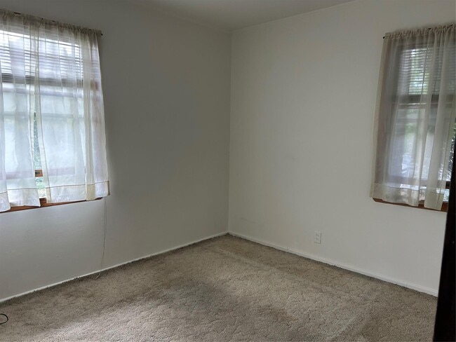 Building Photo - 114 Elmwood St