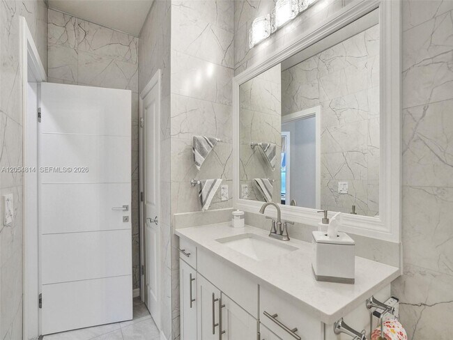 Building Photo - 4414 Ficus St