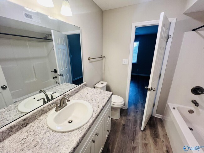 Building Photo - 1807 Graymont Ln SW