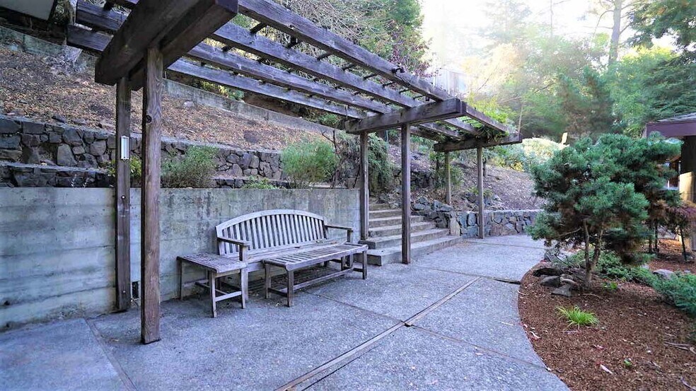 Building Photo - 3076 Buena Vista Way