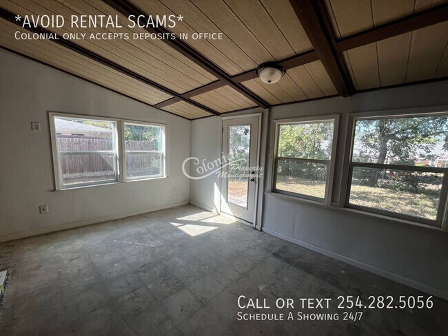 Building Photo - 3306 Shady Hill Dr