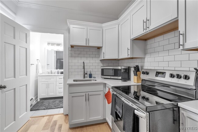 Building Photo - 617 Niagara St