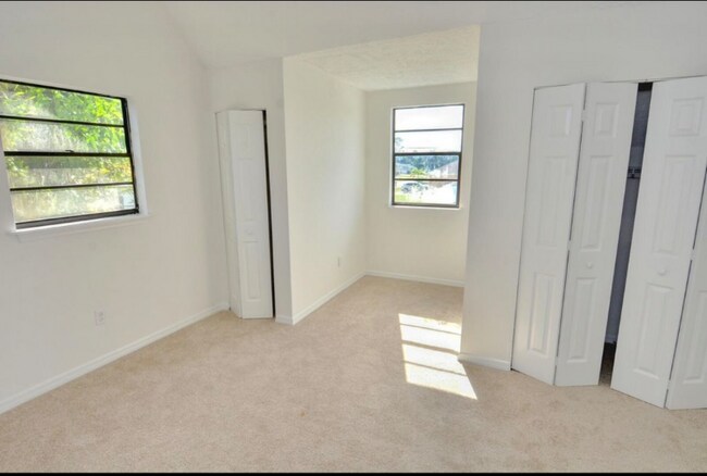 Building Photo - 1417 SW Vicuna Ln