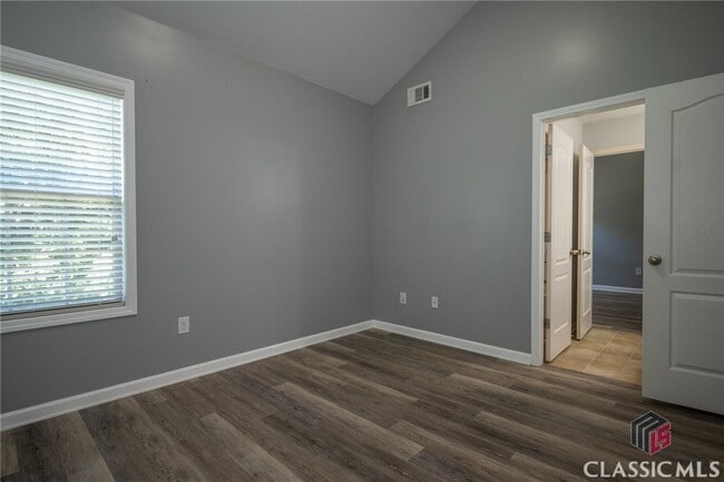 Building Photo - 168 Putters Dr
