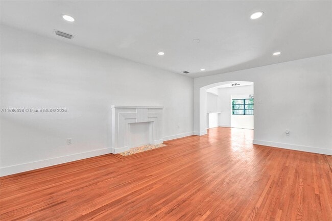 Building Photo - 9173 Byron Ave