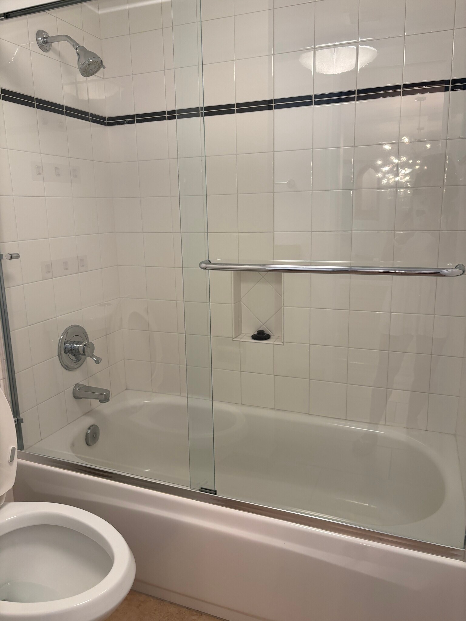 2nd Bathroom shower/tub - 5221 N 24th St