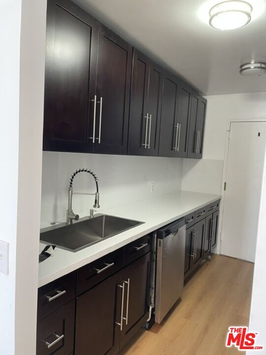Building Photo - 100 S Doheny Dr