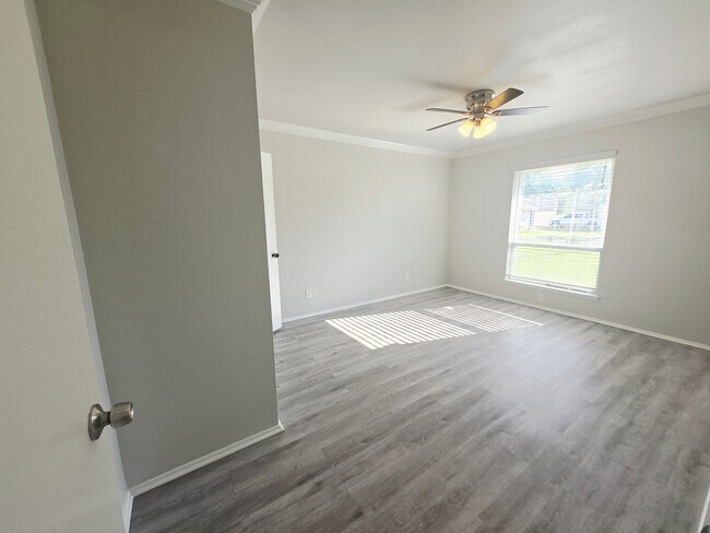 Building Photo - Garland 3 Bedroom, 2 Bath, 1 Car Garage Property That Has Been Completely Remodeled