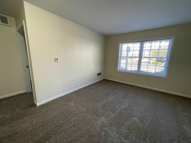 Building Photo - 10 Sentinel Court