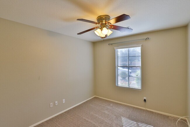 Building Photo - 3 bedroom 2 bath home with a den in san tan valley! No April rent!