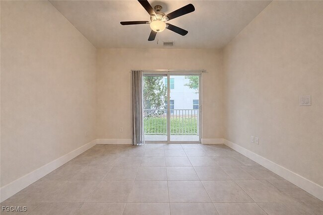 Building Photo - 3325 SW 8th Pl