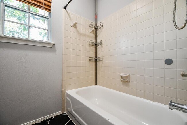Building Photo - 1218 Briarmead Dr