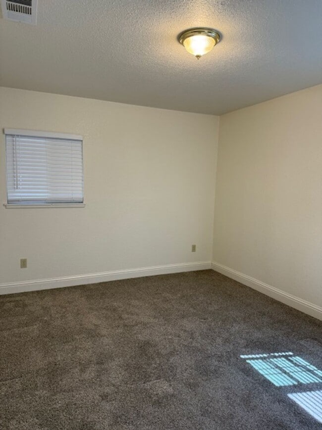 Building Photo - Cozy 3-Bedroom Home for Rent in Tracy!