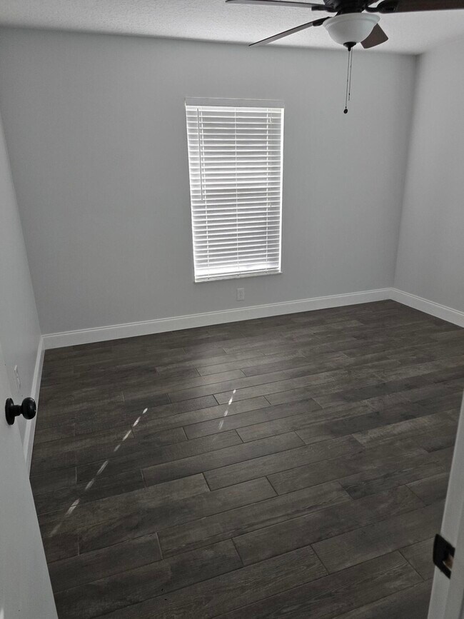 Building Photo - 18942 SE Hillcrest Dr