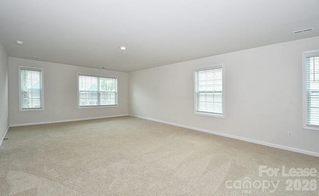 Building Photo - 6153 Sylvan Dr
