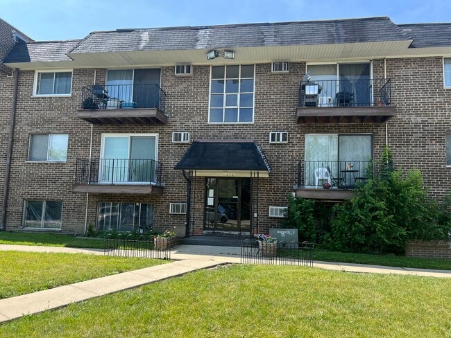 Building Photo - 215 Hale St