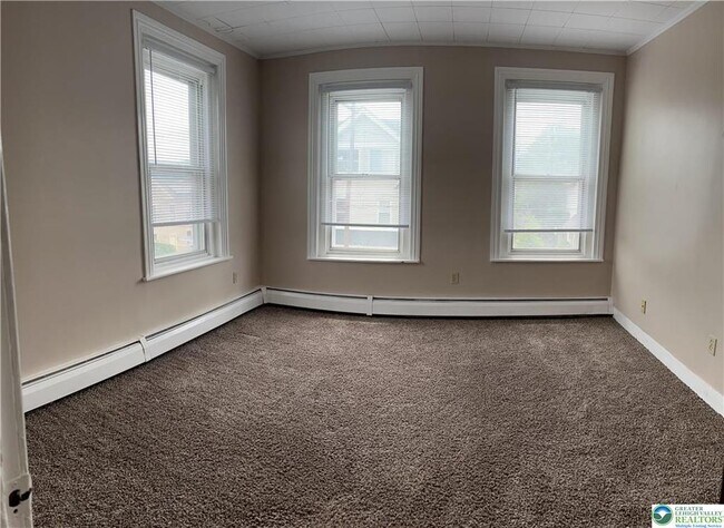 Building Photo - 402 Prospect Ave