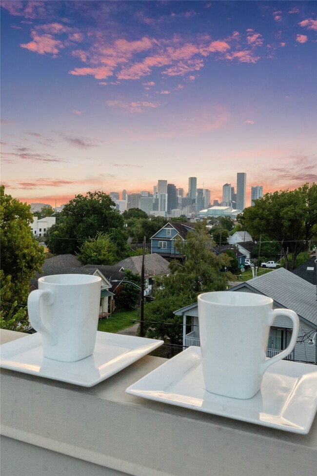 Building Photo - 3802 Lovejoy St