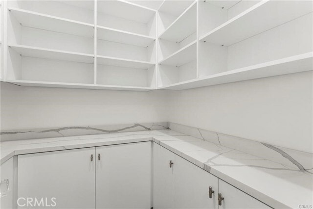 Building Photo - 5537 Vanalden Ave