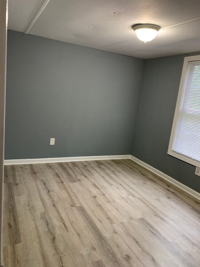 Building Photo - Mount Juliet three bedroom two bath in the...