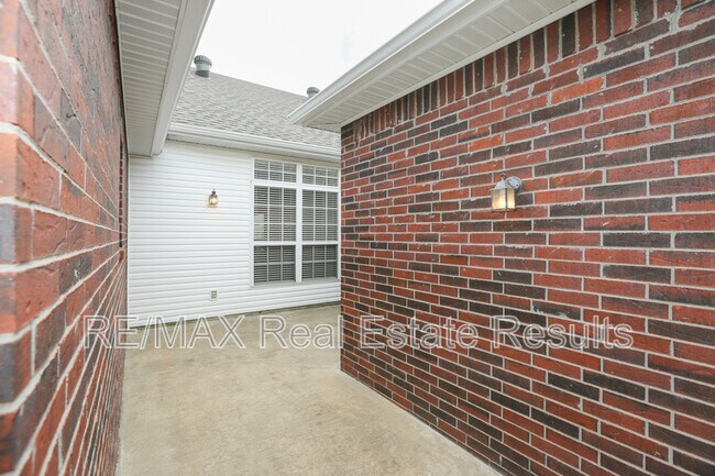 Building Photo - 6454 Norman Ave