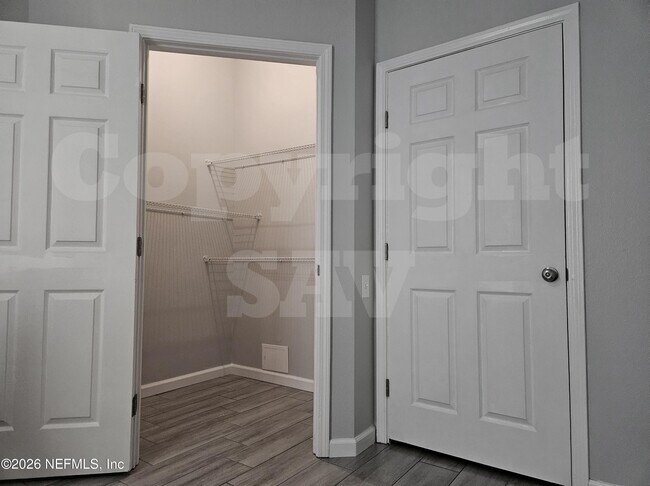 Building Photo - 10550 Baymeadows Rd