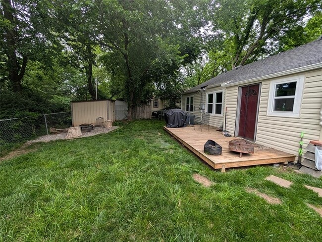 Building Photo - 101 Maple Ln