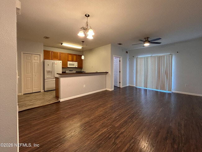 Building Photo - 8215 Green Parrot Rd
