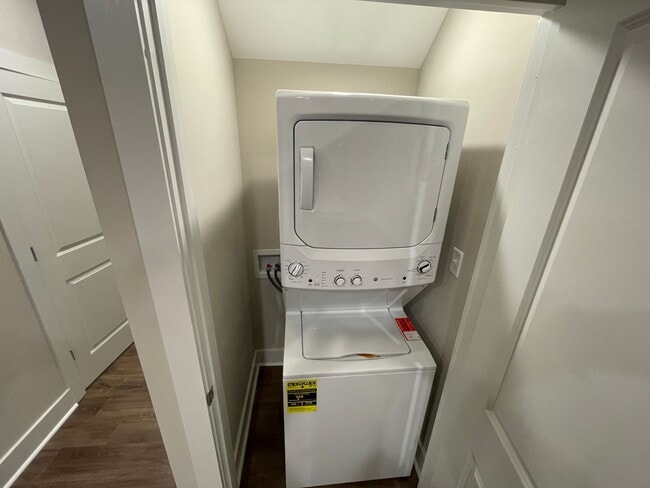 Building Photo - 2BD / 2BA FOR RENT