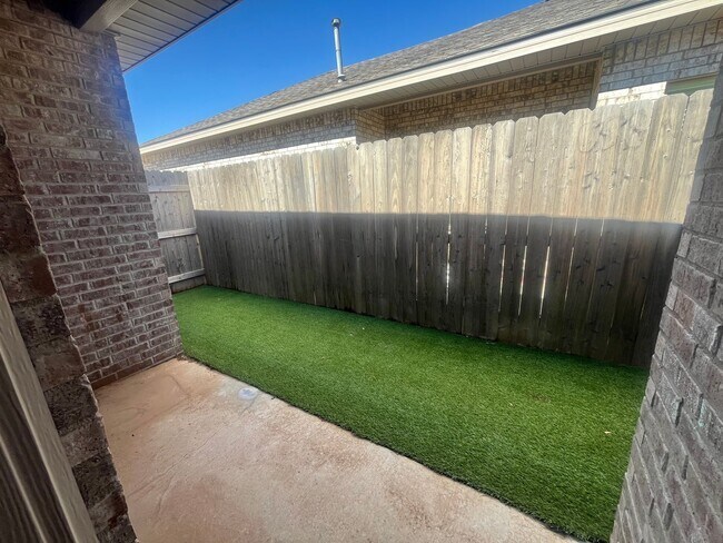 Building Photo - Escape the Ordinary in Viridian Townhomes!