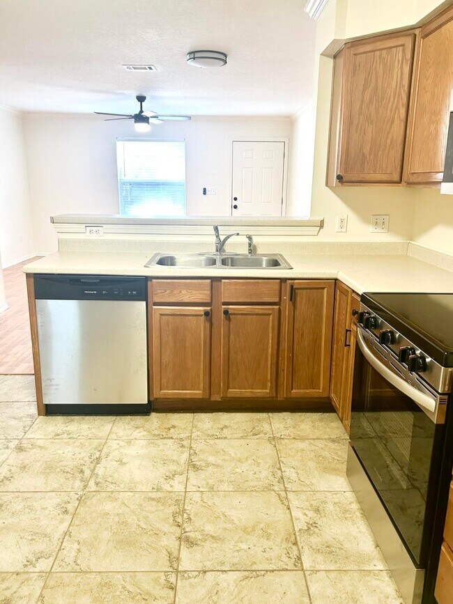 Building Photo - 1832 Shay-Lin Ct