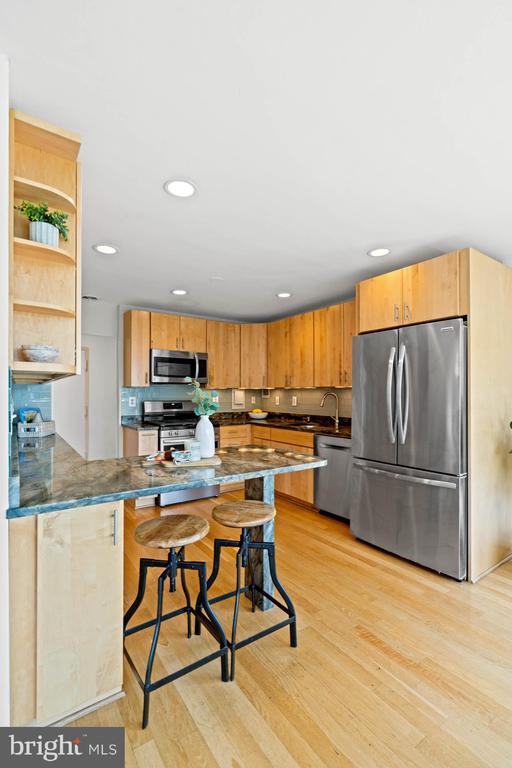 Building Photo - 4720 Chevy Chase Dr